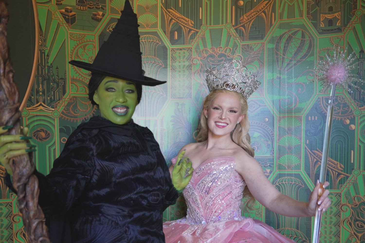 Wicked konečně dostává svůj zasloužený zábavní parkový moment na Universal Fan Fest Nights