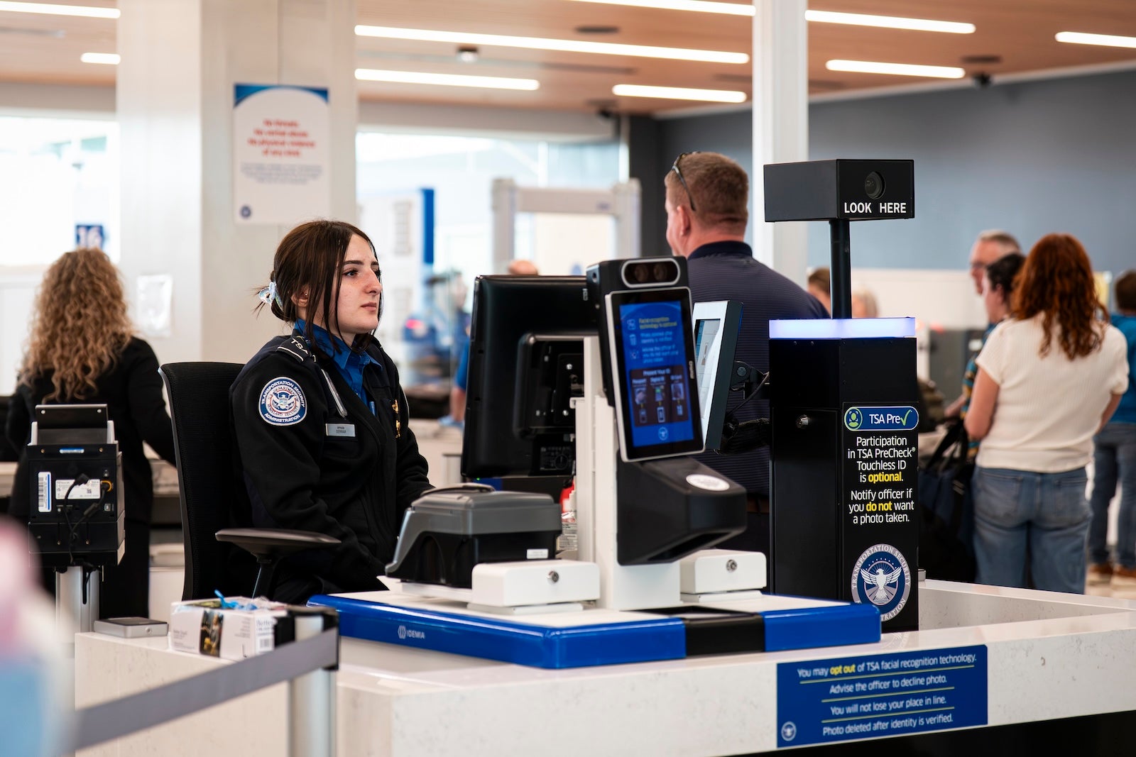 Úspěšné dokončení zavádění bezdotykového ID TSA PreCheck: Nová éra cestování na amerických letištích