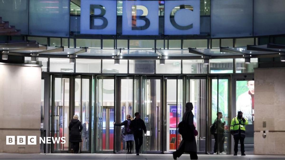 Trump musí předat záznamy BBC v případu pomluvy