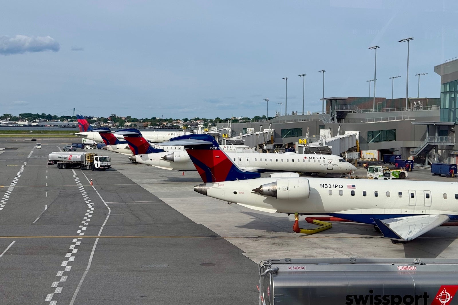 Delta Air Lines upravuje svou síť: konec provozu na třech linkách z JFK a posílení spojení z Raleigh